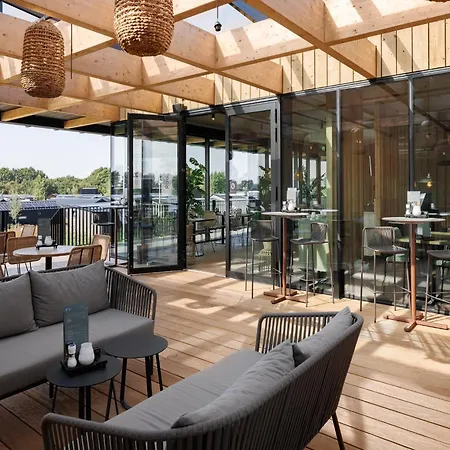Luxurious With Terrace And Balcony *
